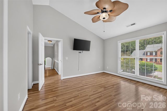 220 35th Avenue NE, Hickory, NC 28601