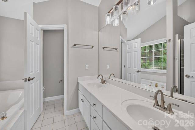 220 35th Avenue NE, Hickory, NC 28601