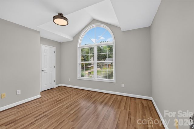220 35th Avenue NE, Hickory, NC 28601