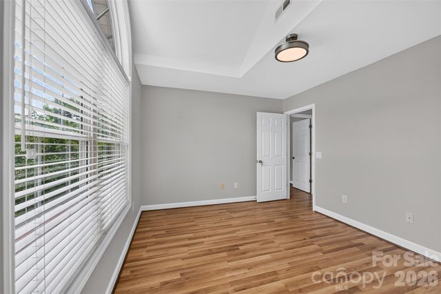 220 35th Avenue NE, Hickory, NC 28601