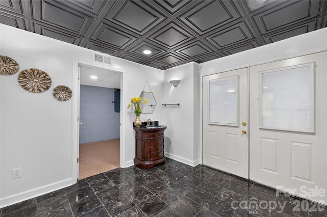 220 35th Avenue NE, Hickory, NC 28601