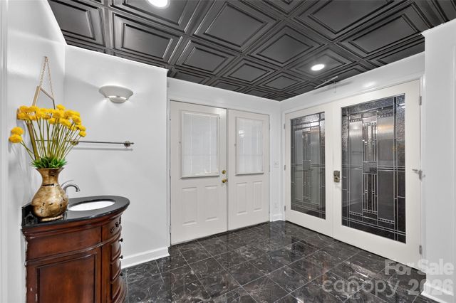 220 35th Avenue NE, Hickory, NC 28601