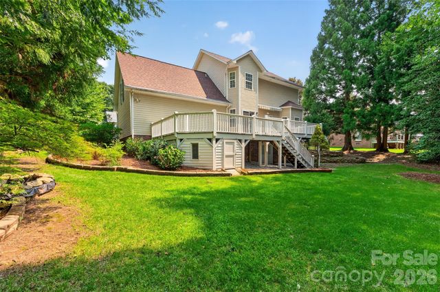 220 35th Avenue NE, Hickory, NC 28601