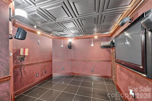 220 35th Avenue NE, Hickory, NC 28601