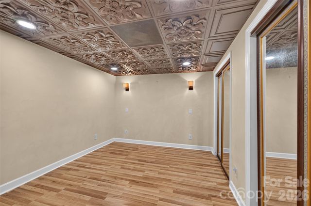220 35th Avenue NE, Hickory, NC 28601
