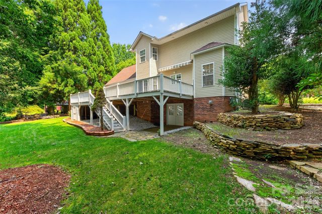 220 35th Avenue NE, Hickory, NC 28601