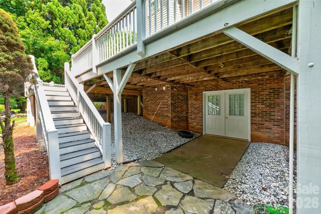 220 35th Avenue NE, Hickory, NC 28601