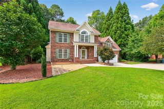 220 35th Avenue NE, Hickory, NC 28601