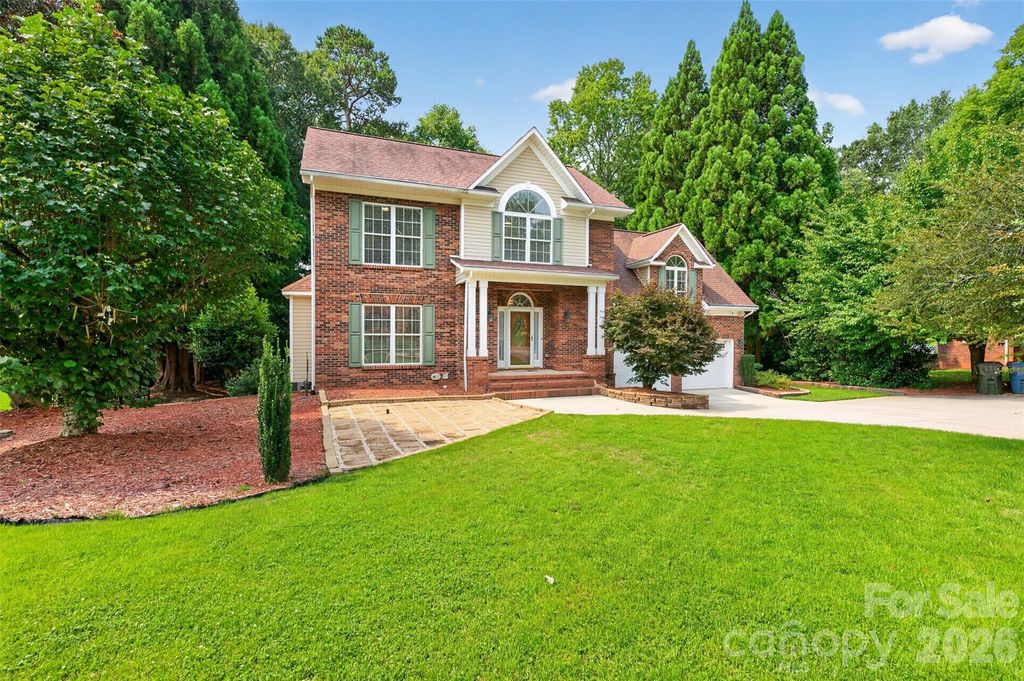 220 35th Avenue NE, Hickory, NC 28601