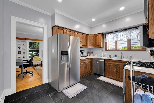 118 S Gladstone Avenue, Aurora, IL 60506