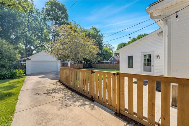 118 S Gladstone Avenue, Aurora, IL 60506