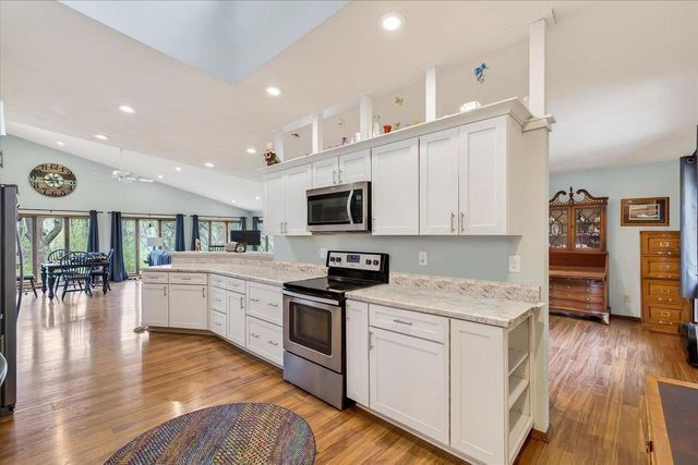 10671 Oak Ridge Road, Evansville, WI 53536