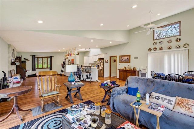 10671 Oak Ridge Road, Evansville, WI 53536