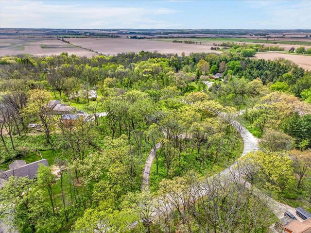 10671 Oak Ridge Road, Evansville, WI 53536