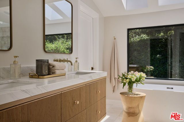 4650 Ellenita Avenue, Tarzana (los Angeles), CA 91356
