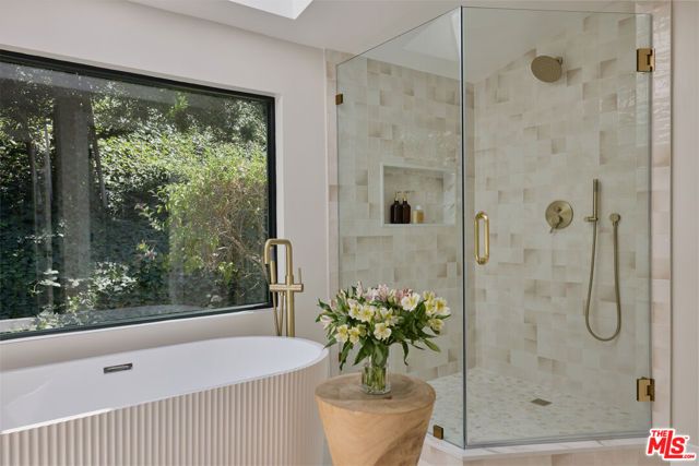 4650 Ellenita Avenue, Tarzana (los Angeles), CA 91356