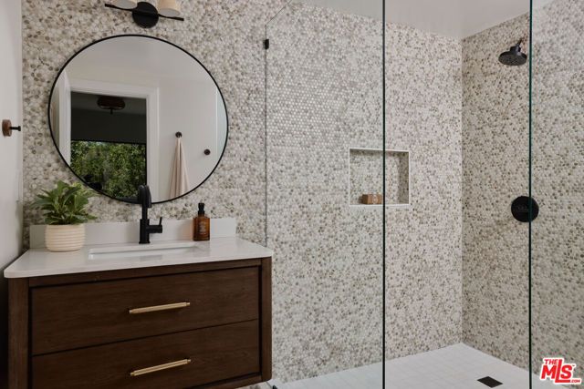 4650 Ellenita Avenue, Tarzana (los Angeles), CA 91356