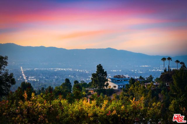 4650 Ellenita Avenue, Tarzana (los Angeles), CA 91356