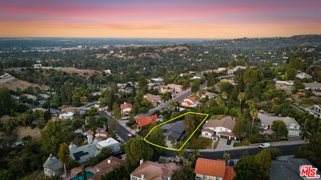 4650 Ellenita Avenue, Tarzana (los Angeles), CA 91356