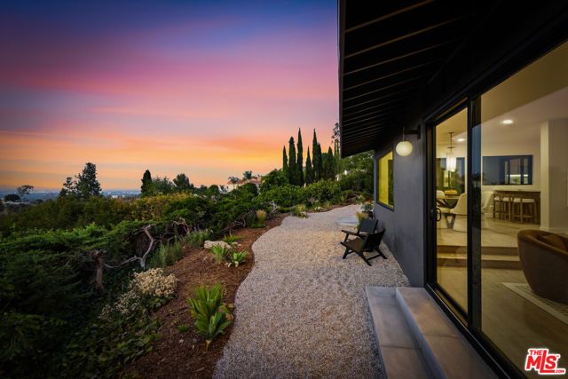 4650 Ellenita Avenue, Tarzana (los Angeles), CA 91356