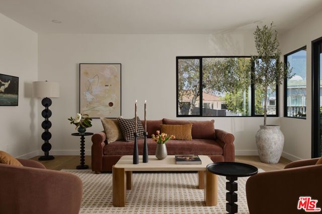 4650 Ellenita Avenue, Tarzana (los Angeles), CA 91356