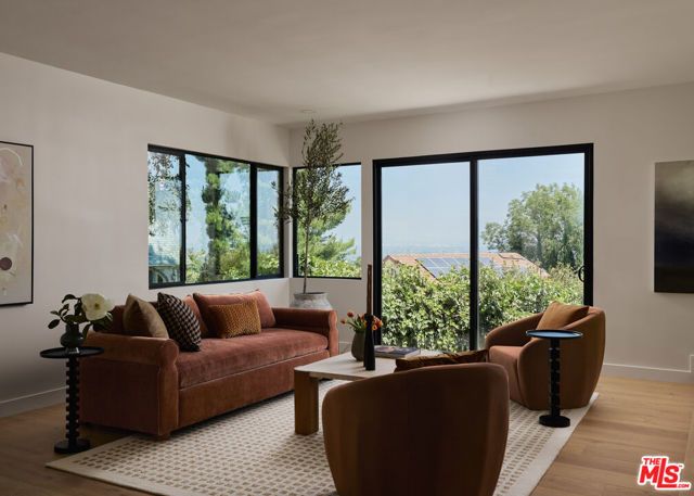 4650 Ellenita Avenue, Tarzana (los Angeles), CA 91356