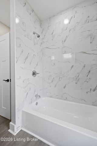 6905 James Madison Way, Louisville, KY 40272