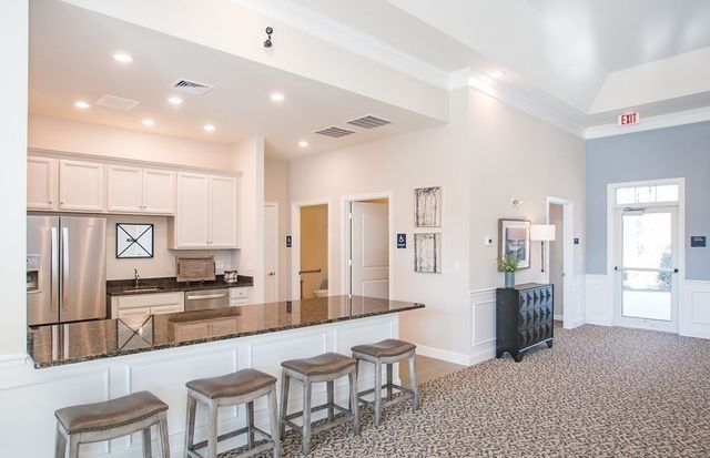 320 Martins Landing 401, North Reading, MA 01864