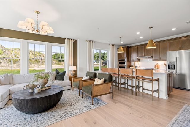 320 Martins Landing 401, North Reading, MA 01864