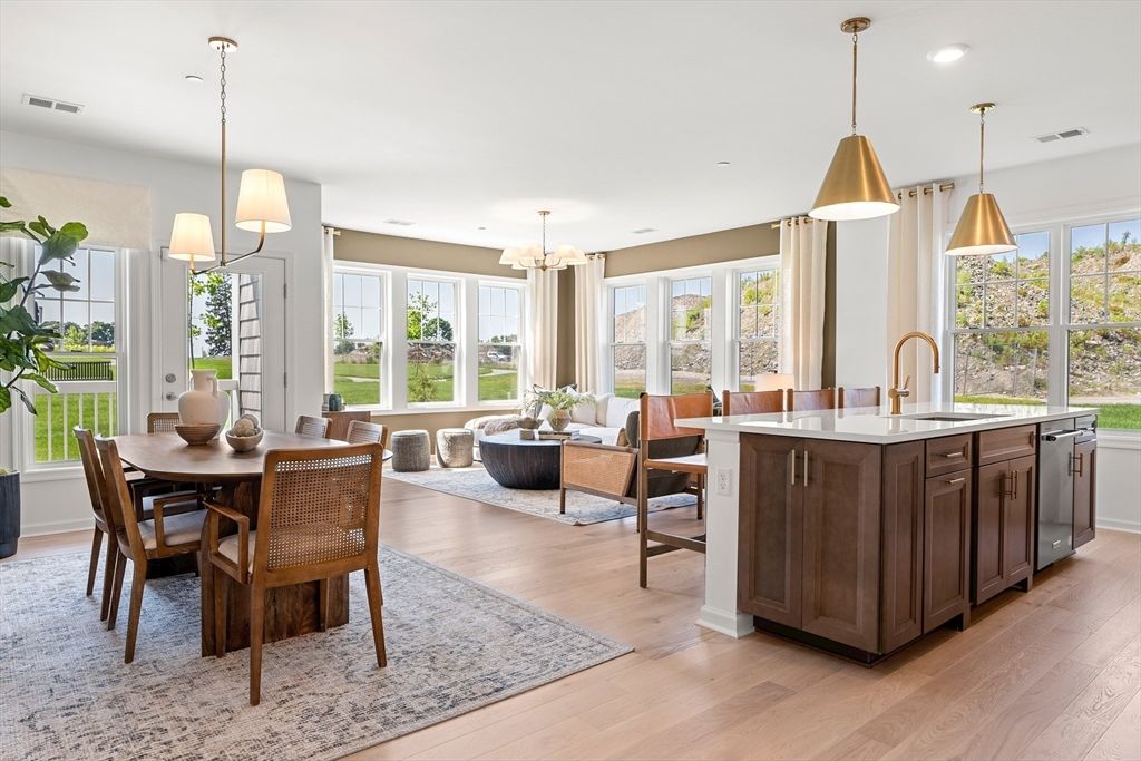 320 Martins Landing 401, North Reading, MA 01864