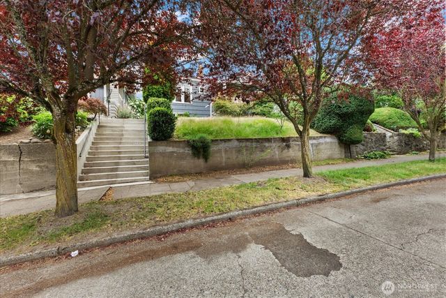 706 N 78th Street, Seattle, WA 98103