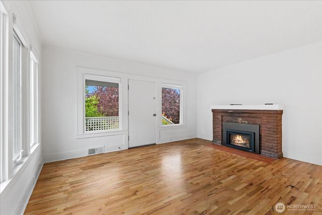 706 N 78th Street, Seattle, WA 98103