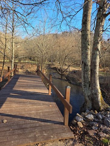 230 Lowery Cemetery Rd, Cumberland City, TN 37050