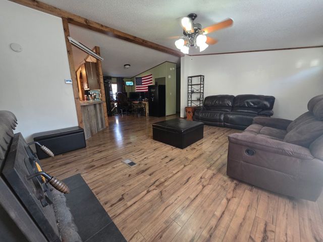 230 Lowery Cemetery Rd, Cumberland City, TN 37050