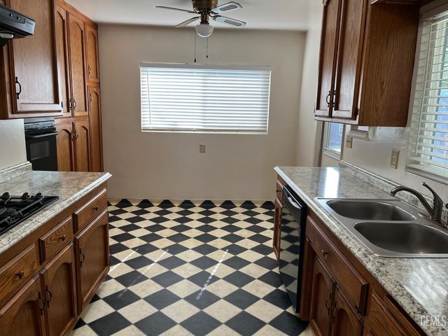 2113 Rose Marie Drive, Bakersfield, CA 93304