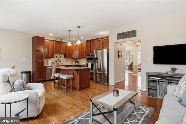 25524 CROSSFIELD DR, Chantilly, VA 20152