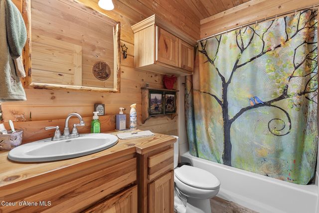 25431 N Lantern Hill Rd, Rathdrum, ID 83858