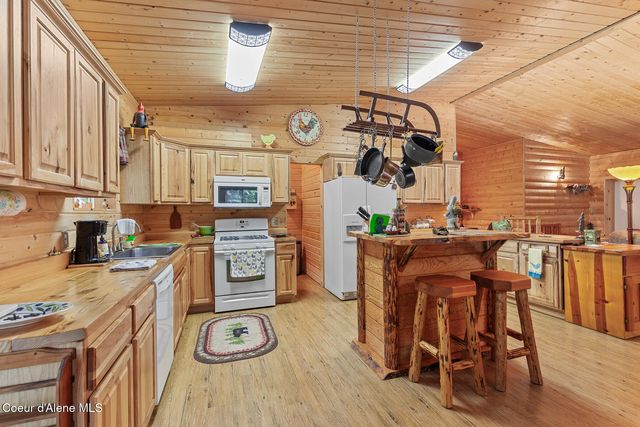 25431 N Lantern Hill Rd, Rathdrum, ID 83858