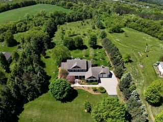 W331S609 Erin WAY, Delafield, WI 53018