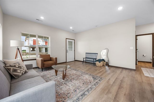 160 Bethany Loop SW B, Cedar Rapids, IA 52404