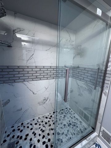 9132 S California Avenue, Evergreen Park, IL 60805