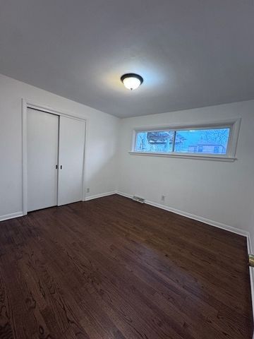 9132 S California Avenue, Evergreen Park, IL 60805