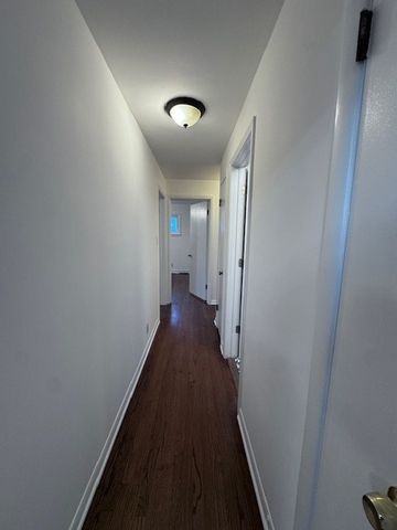 9132 S California Avenue, Evergreen Park, IL 60805