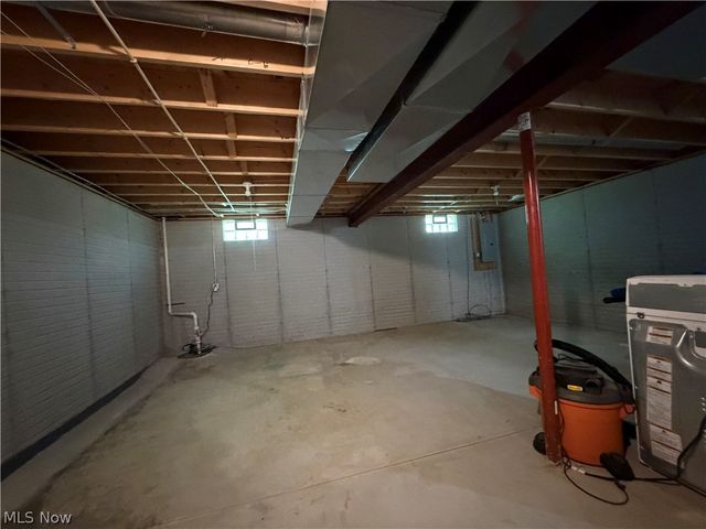 1504 White Avenue, Akron, OH 44307
