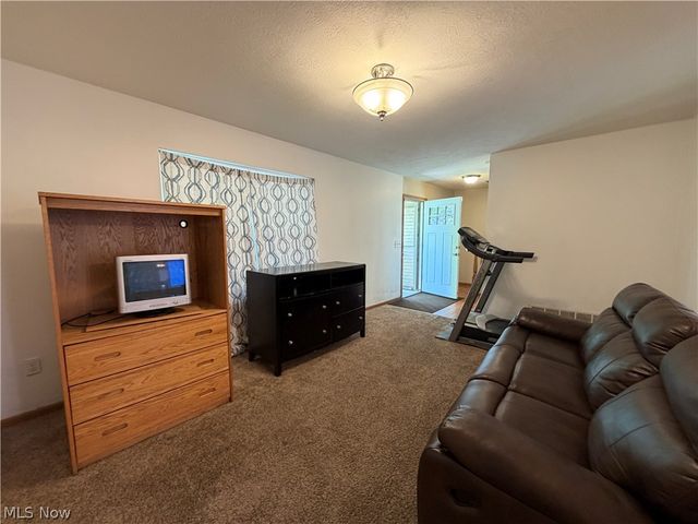 1504 White Avenue, Akron, OH 44307