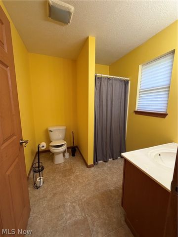 1504 White Avenue, Akron, OH 44307