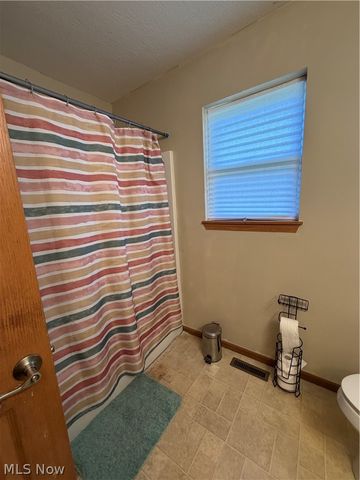 1504 White Avenue, Akron, OH 44307