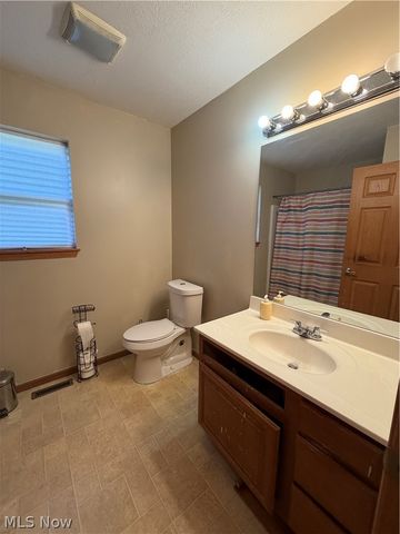 1504 White Avenue, Akron, OH 44307
