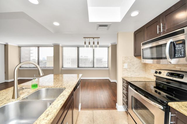 3525 Sage Road 909, Houston, TX 77056