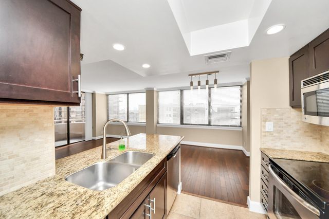 3525 Sage Road 909, Houston, TX 77056